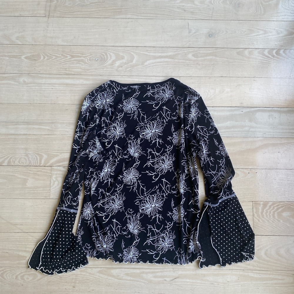 Notations Printed Ruffle Edge Long Sleeve - Picture 5 of 5